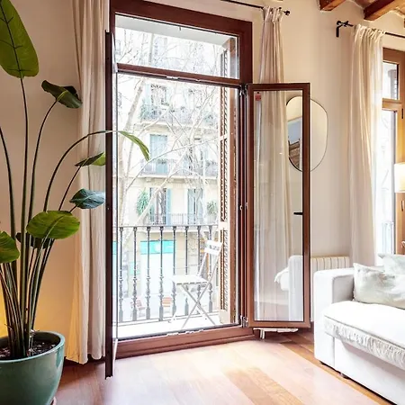 New Charming & Cozy Gem Location Apartment